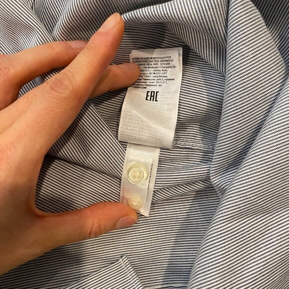 Banana Republic Slim-Fit Non-Iron Dress Shirt (Men's M) - Picture 5 of 10